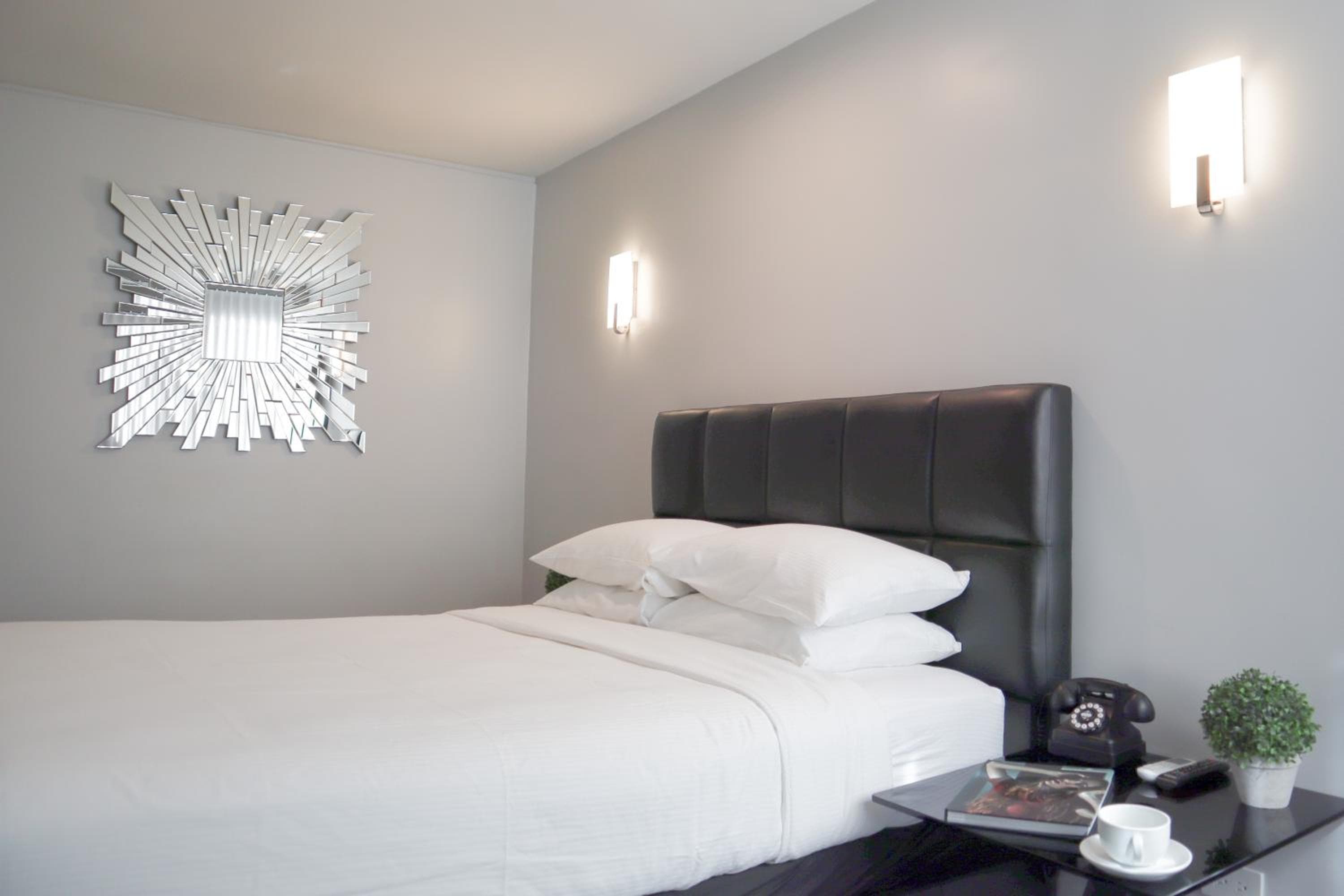 Photograph supplied for Park Plaza Lodge