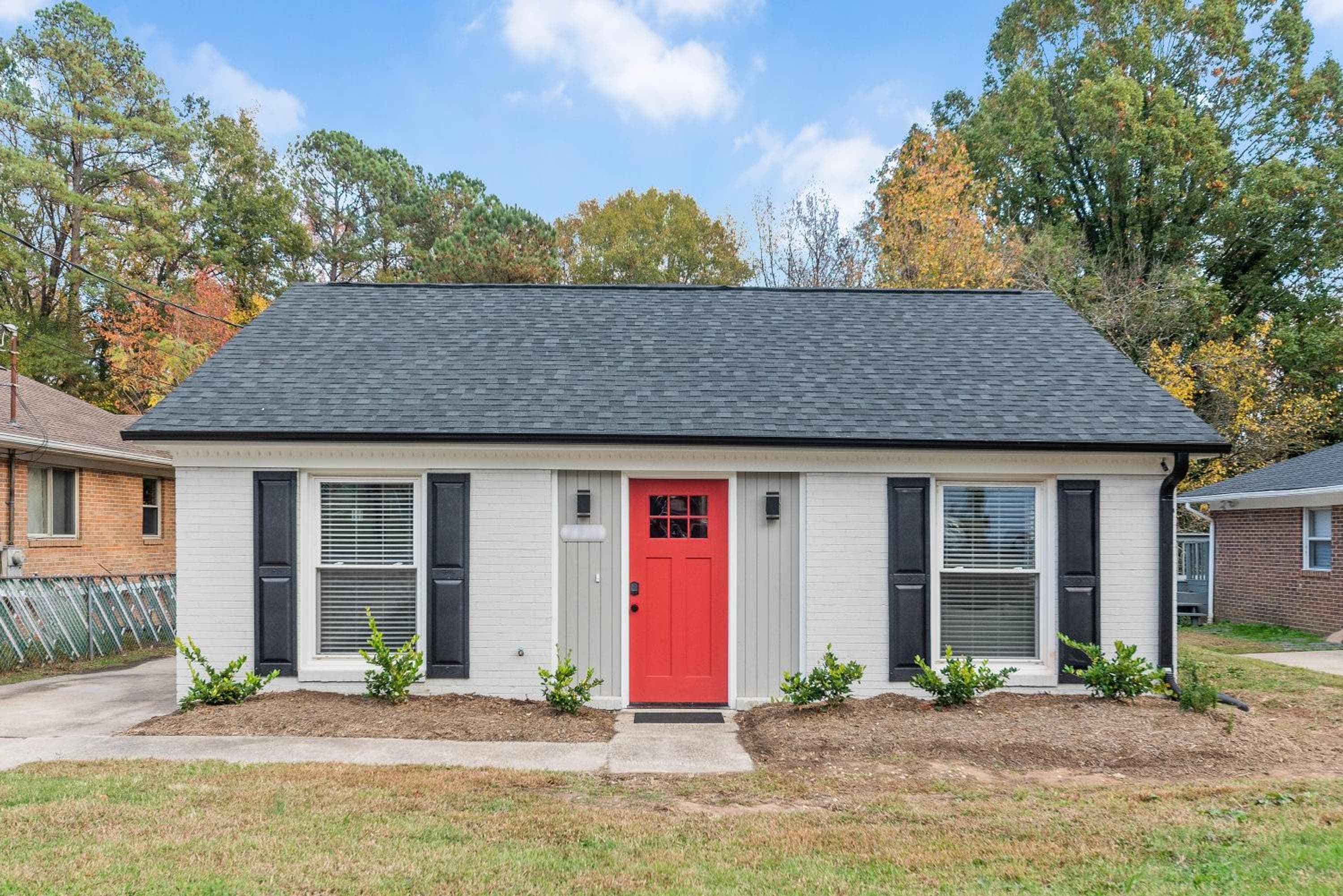 Photograph supplied for Cozy 3BR home fully fenced and in quiet street, 5min to downtown, 10min to Duke and RTP