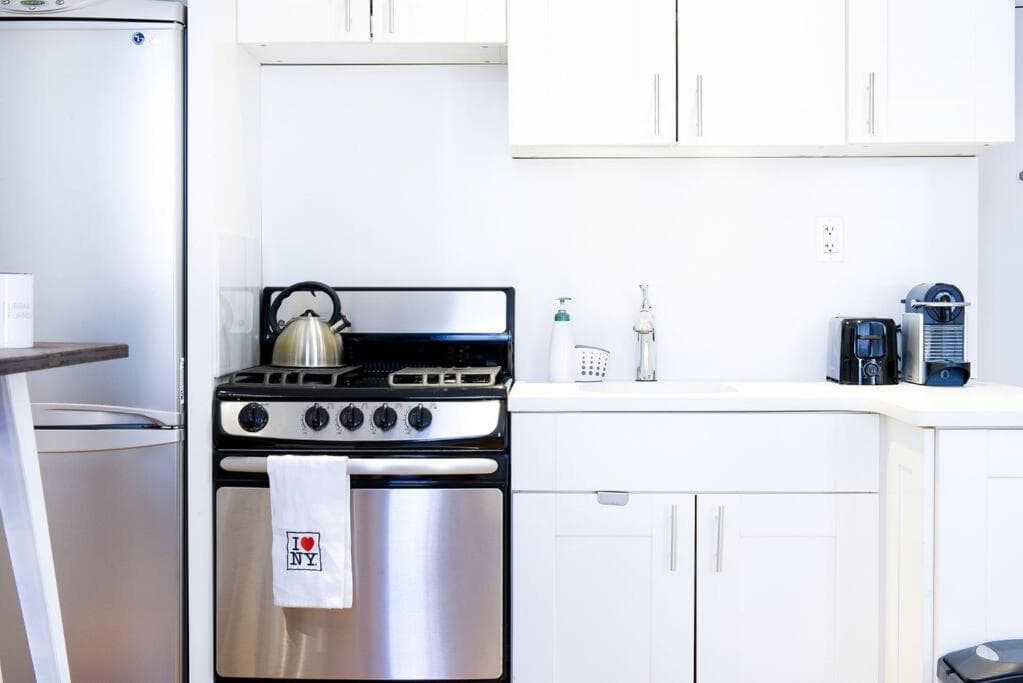 Photograph supplied for 62-3B Studio Prime UES Walk to Central Park