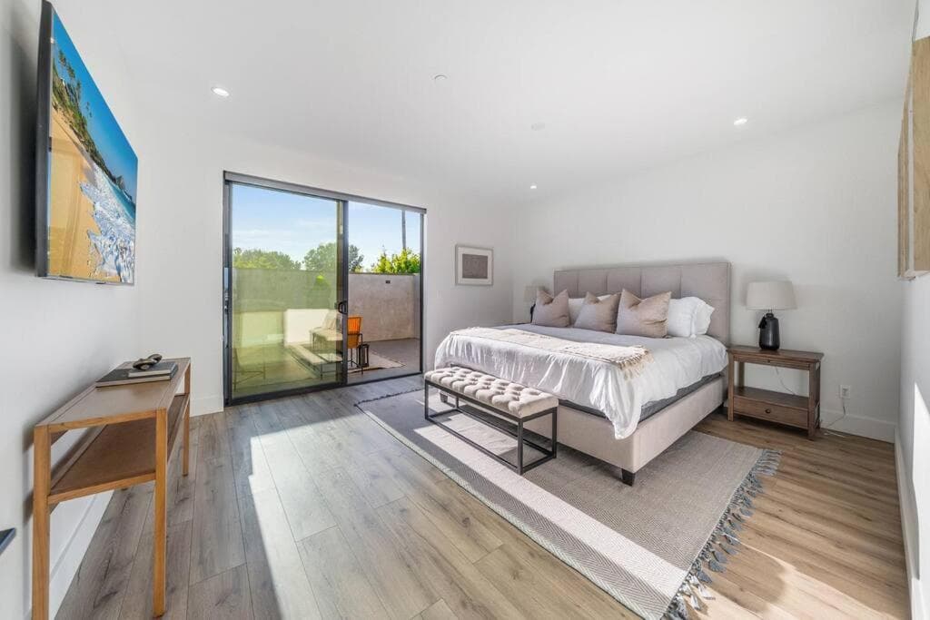Photograph supplied for BEDFORD VILLA 6BEDROOMS - BEST LOCATION