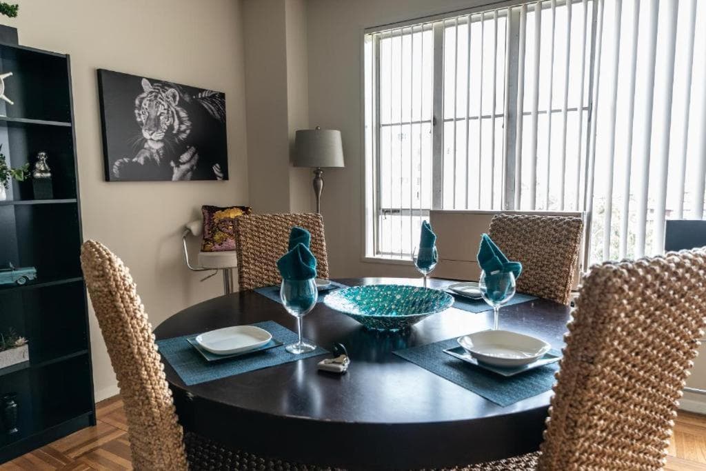 Photograph supplied for Spacious Charming Condo with Great Views near the Grove