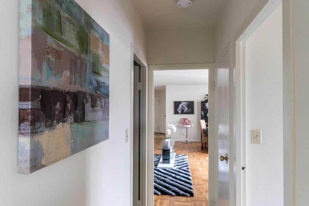 Photograph supplied for Spacious Charming Condo with Great Views near the Grove