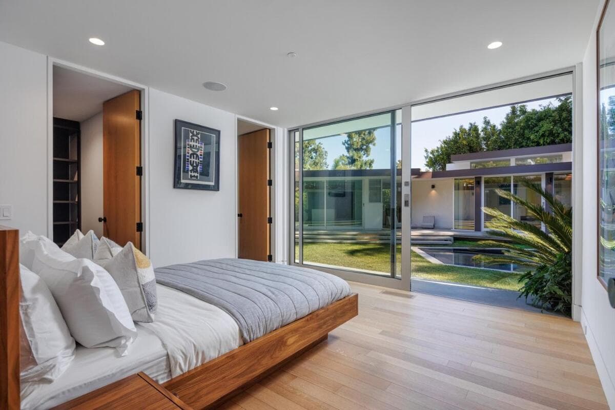 Photograph supplied for Loma Vista Modern