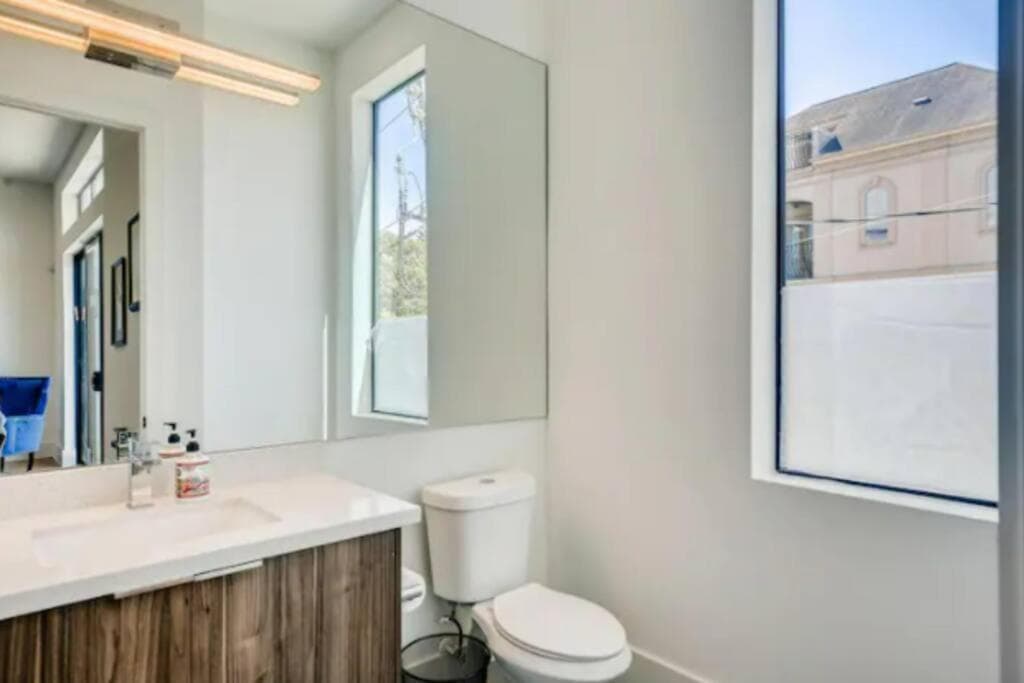 Photograph supplied for Two Identical 4 Story Homes Near Downtown with 8 BDRMS