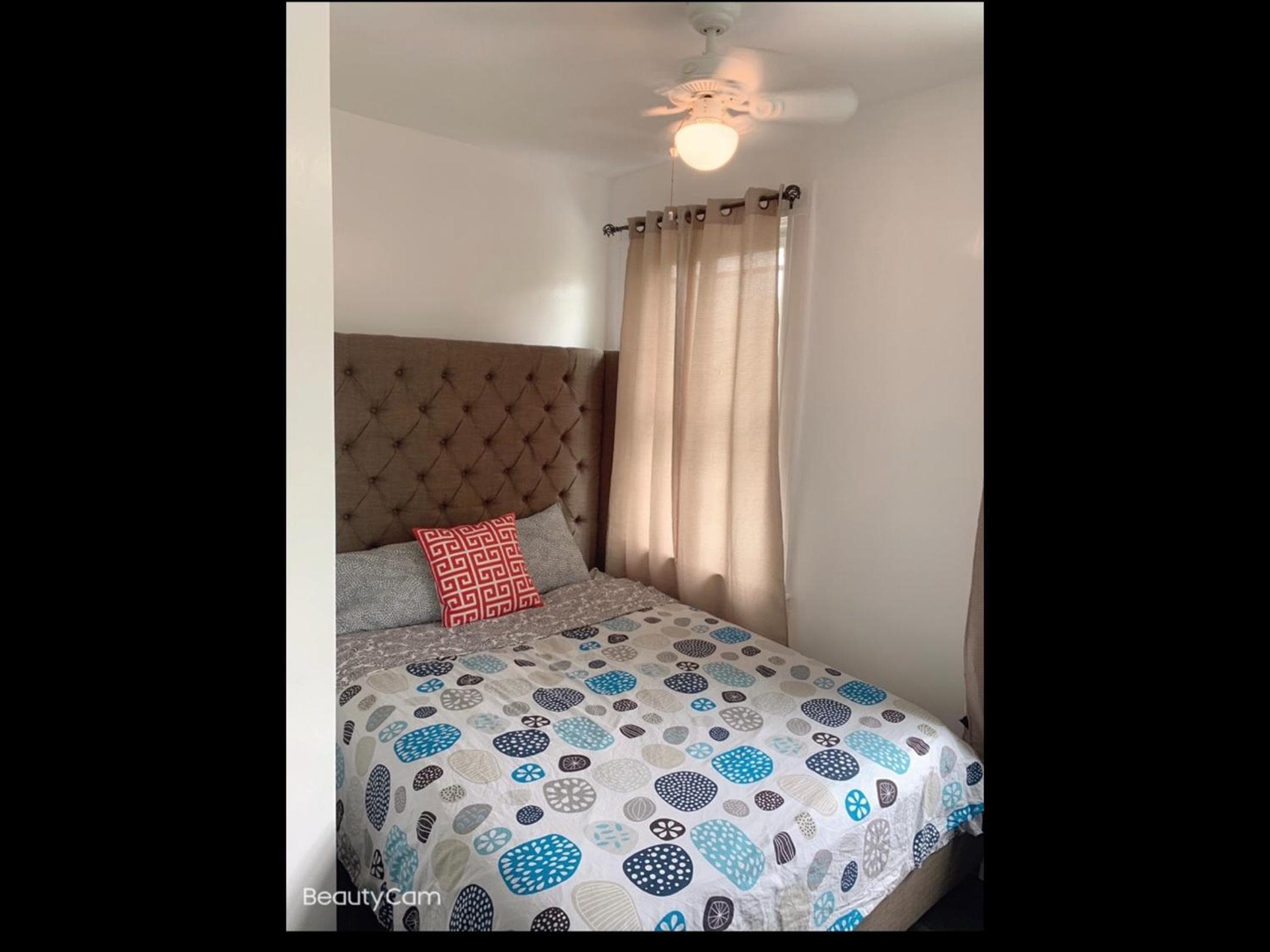 Photograph supplied for Beautiful bedroom next JHU