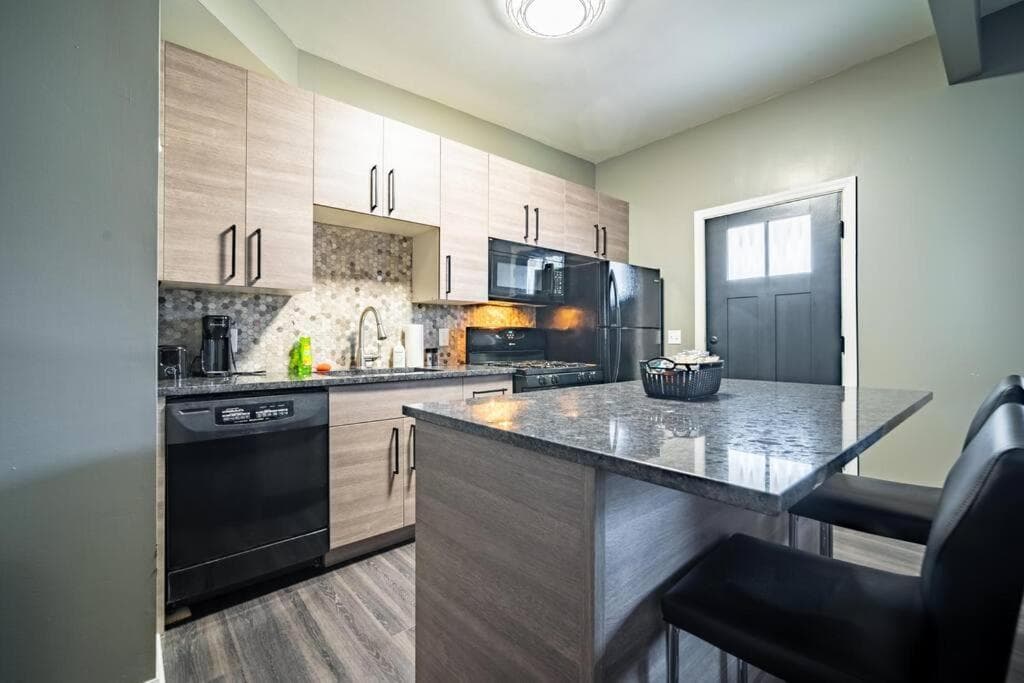 Photograph supplied for Walkable Little Italy 2BR King Bed Near CWRU & Cleveland Clinic