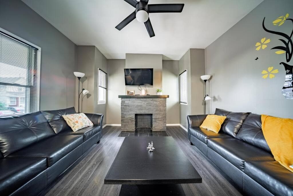 Photograph supplied for Walkable Little Italy 2BR King Bed Near CWRU & Cleveland Clinic