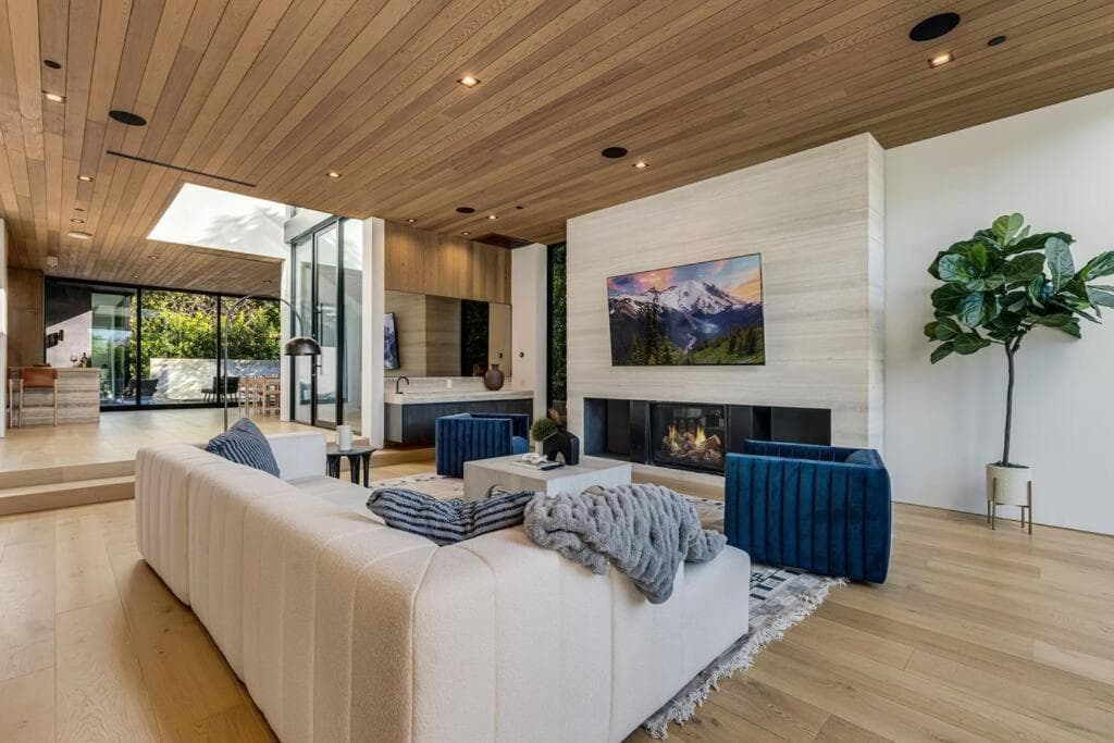 Photograph supplied for Modern, Resort-Style Home in West Hollywood