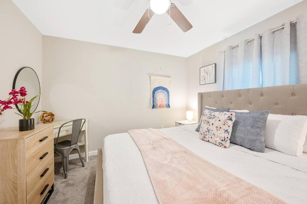 Photograph supplied for * Lux Modern Retreat * Downtown * King Beds *