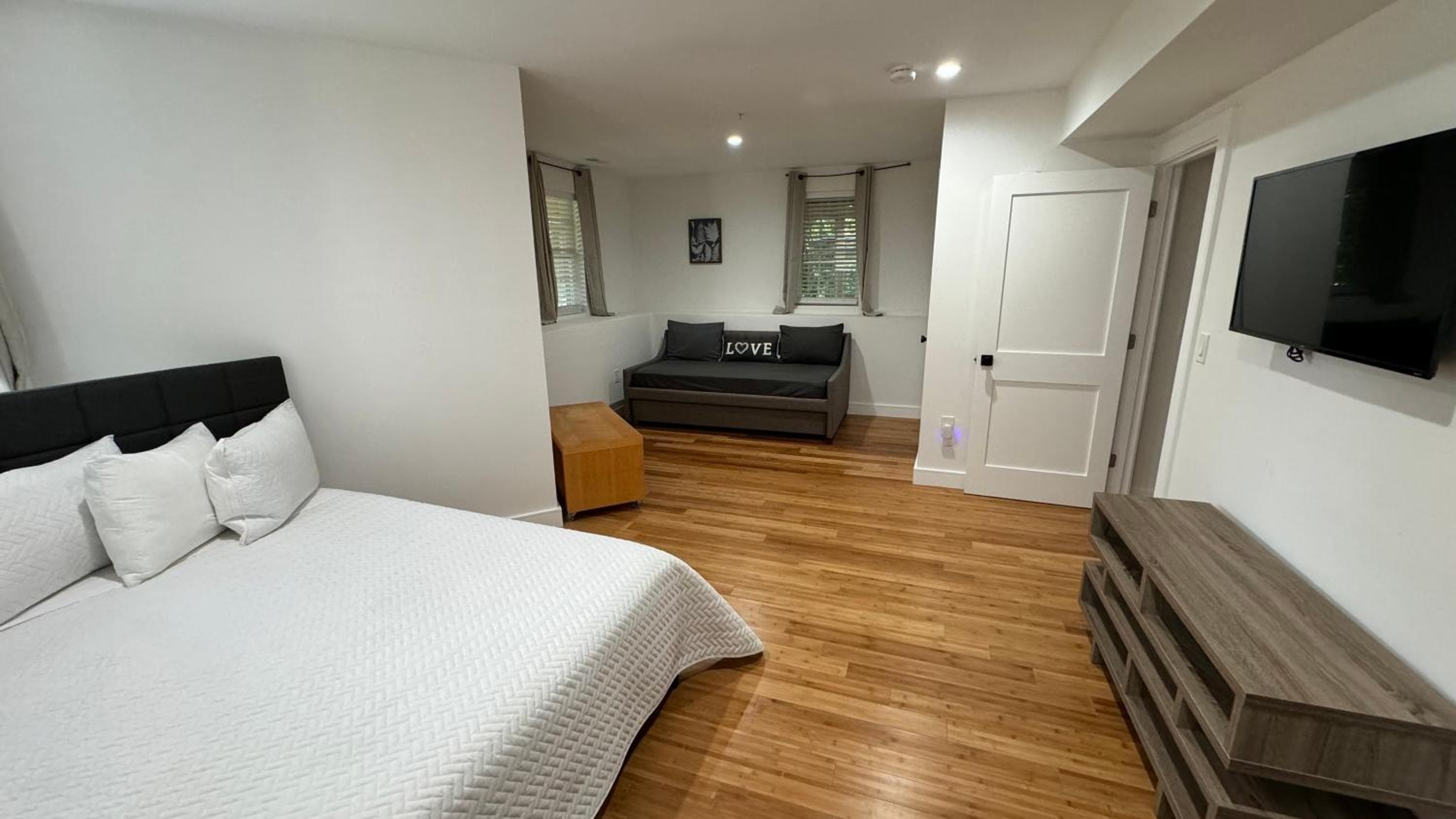 Photograph supplied for Perrin Place Unit 1
