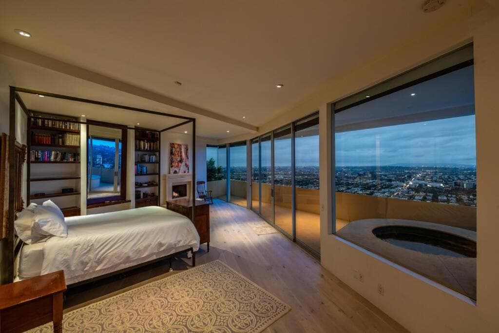 Photograph supplied for Jetliner 180' City/Ocean Views! Huge sauna/steam!