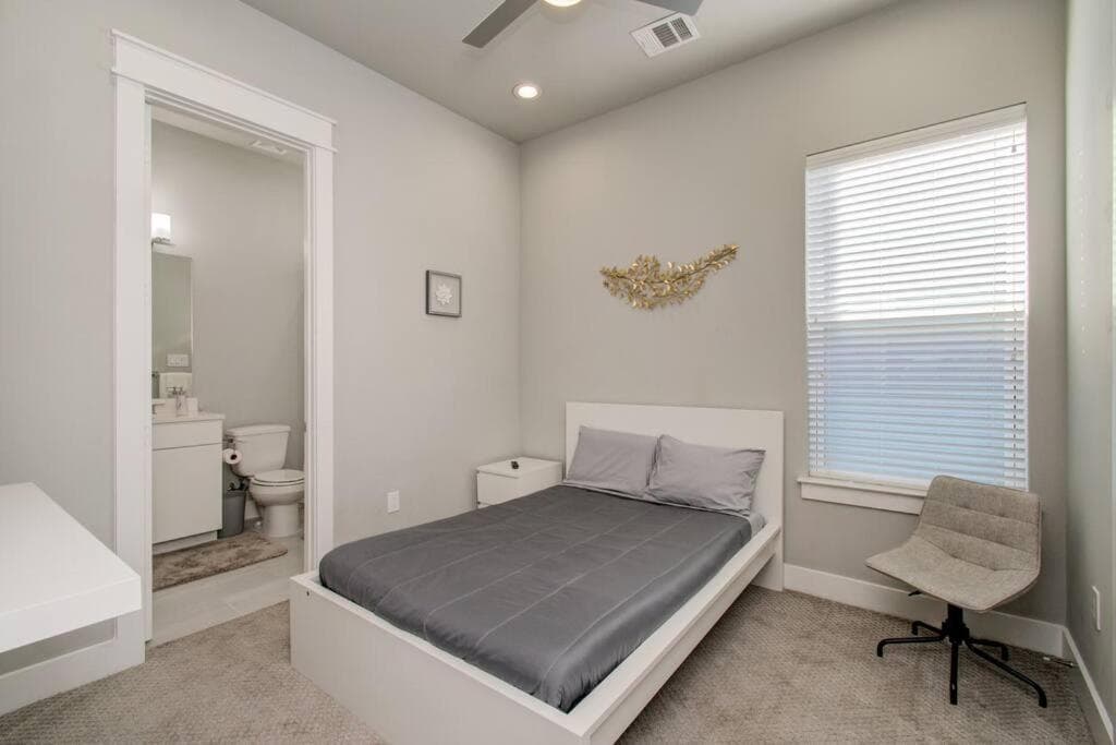 Photograph supplied for Luxurious Med Cntr/NRG Townhome