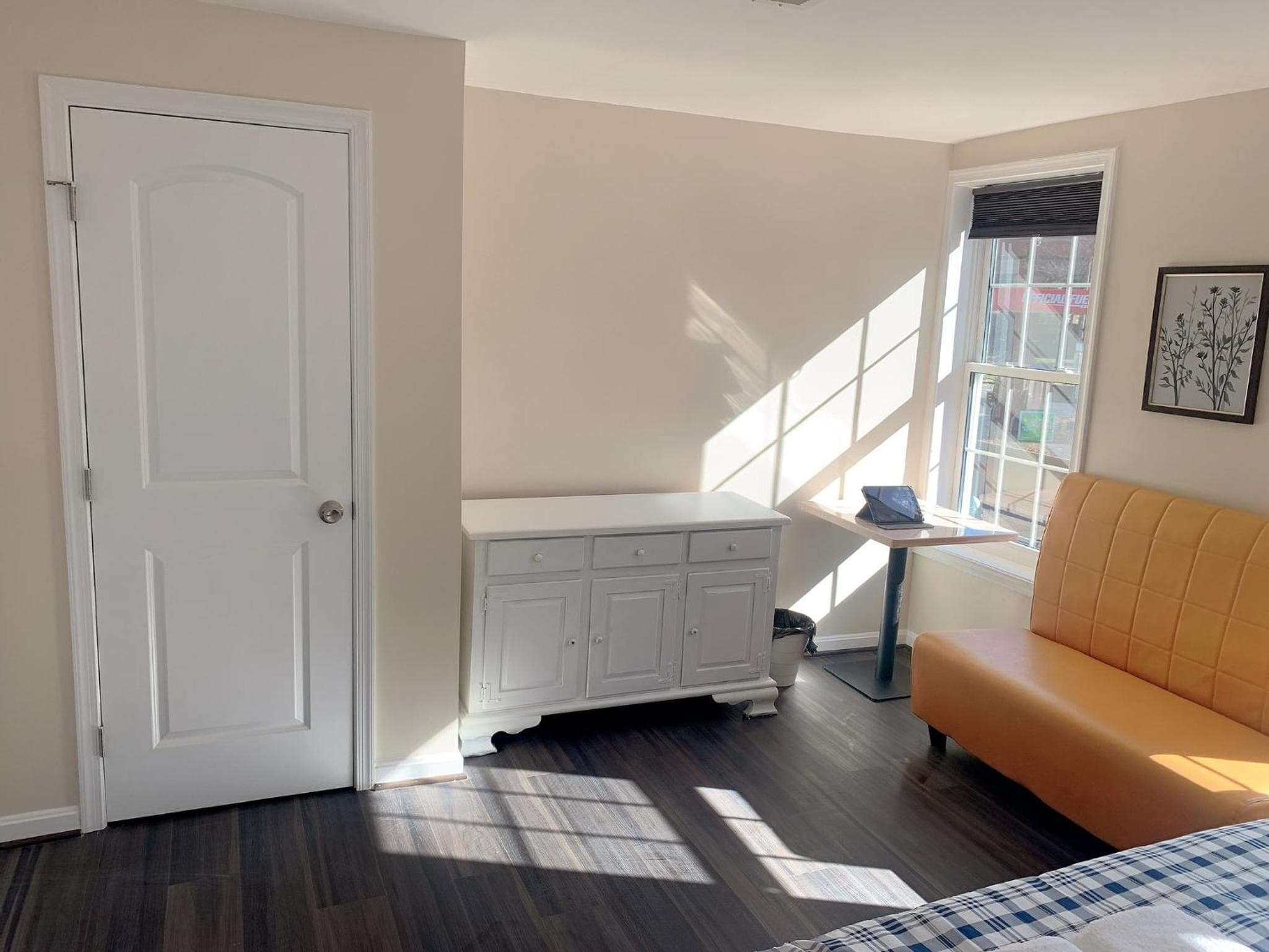 Photograph supplied for Sweet bedroom located central of downtown
