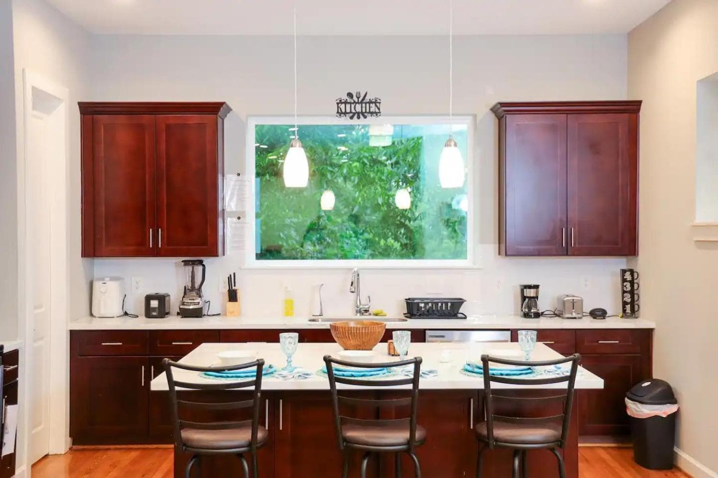Photograph supplied for Cozy 6BR Home near MedCtr, NRG Stadium, with Fast Wi-Fi