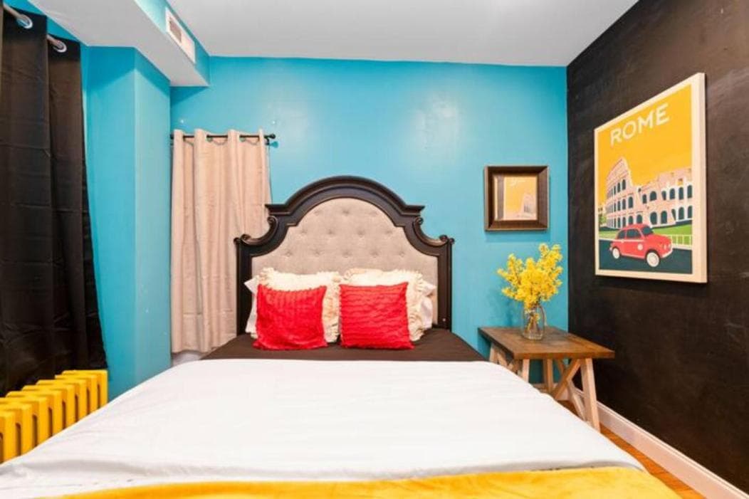 Photograph supplied for Chic 5 BD home in Little Italy