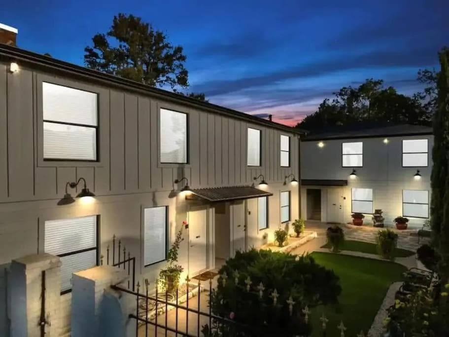 Photograph supplied for Rodeo Escape: Sleeps 8, Parking, Wi-Fi, Free Gym