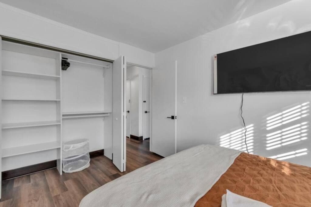 Photograph supplied for Roland park Customized Apartment