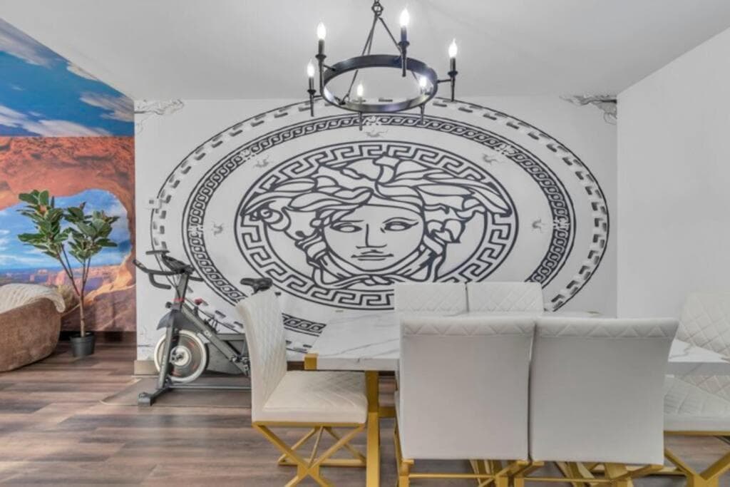 Photograph supplied for Roland park Customized Apartment