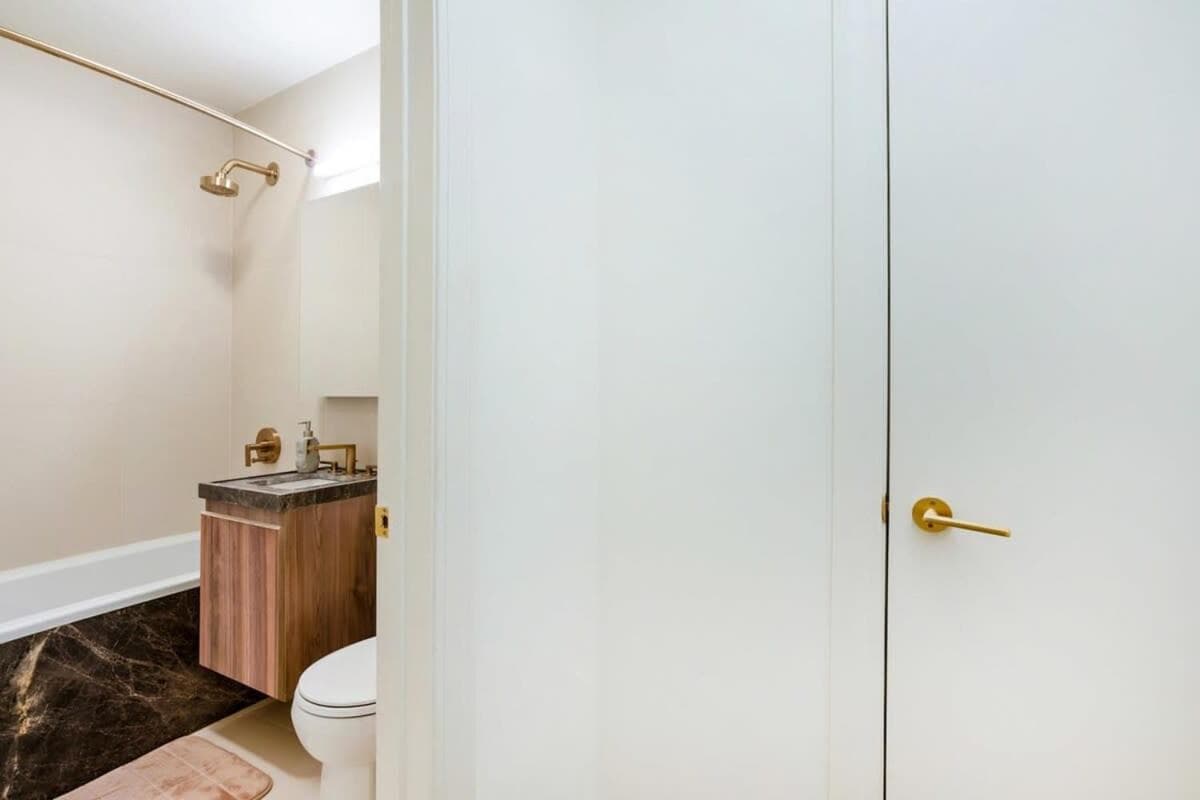 Photograph supplied for 52-3DE Newly renovated 2BR BTH Midtown East