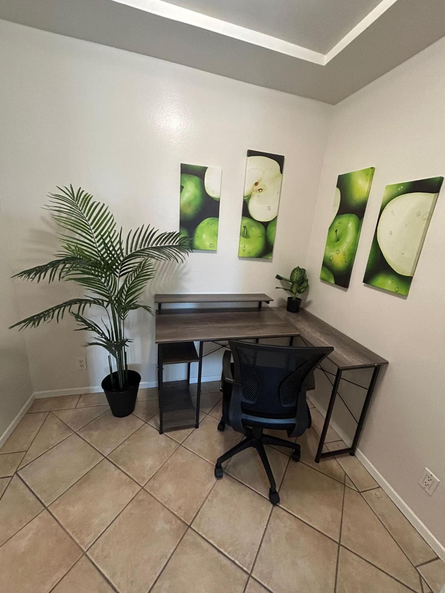 Photograph supplied for Beverly Hills Midle City 1 br Apt with Parking 202