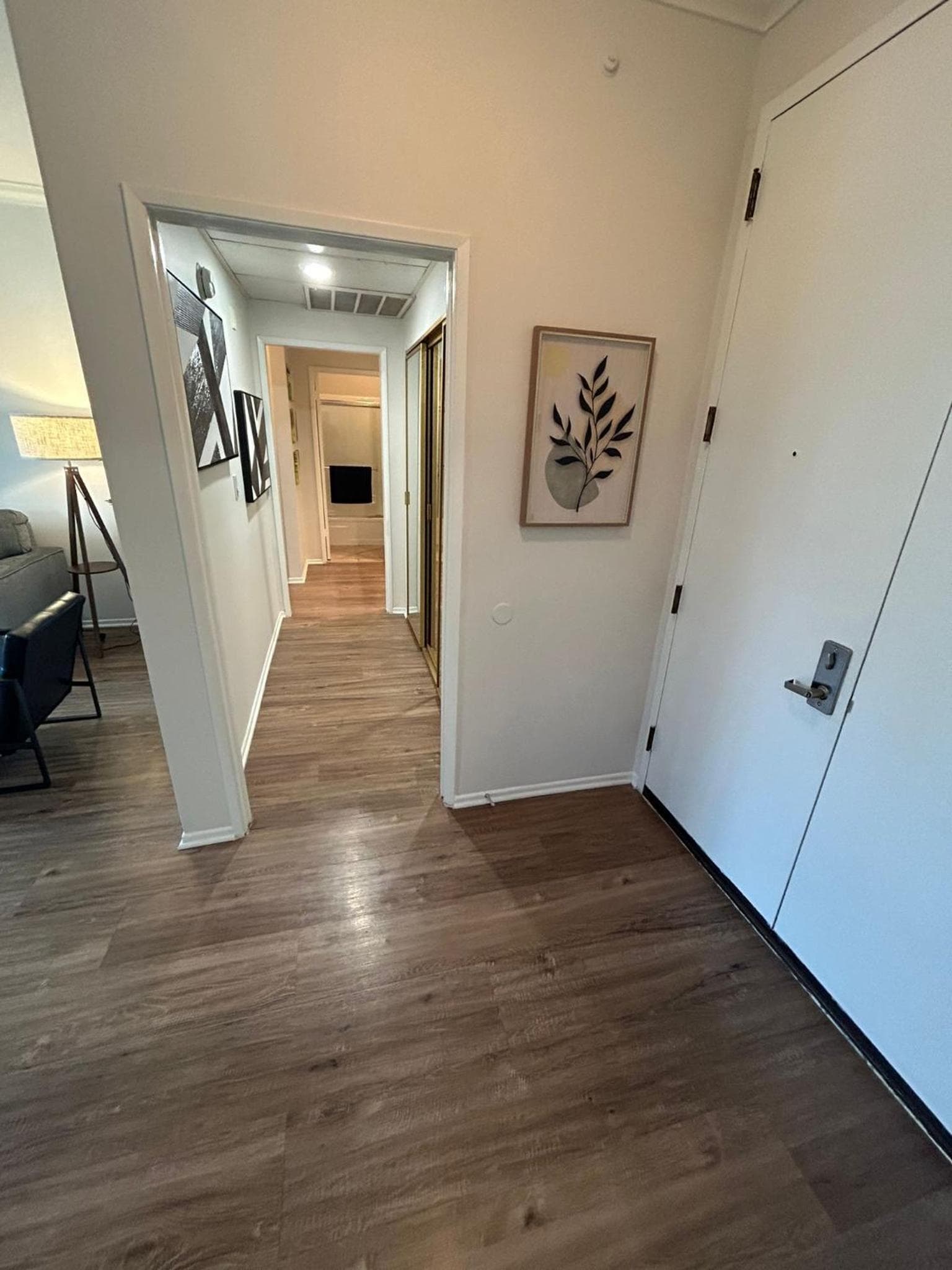 Photograph supplied for Beverly Hills Midle City 1 br Apt with Parking 202