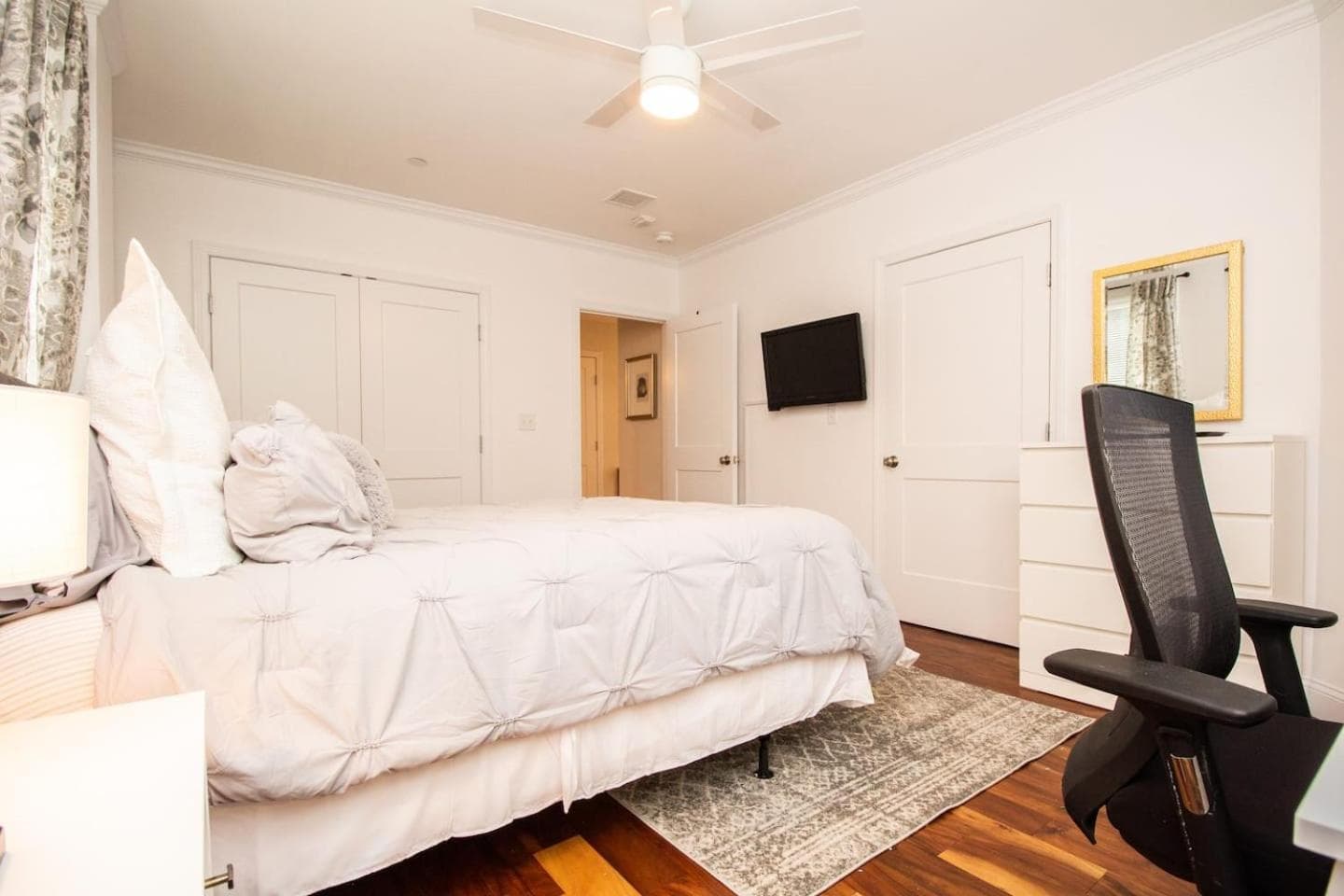 Photograph supplied for Stylish 2BR w Full Kitchen, Laundry & Cen Air