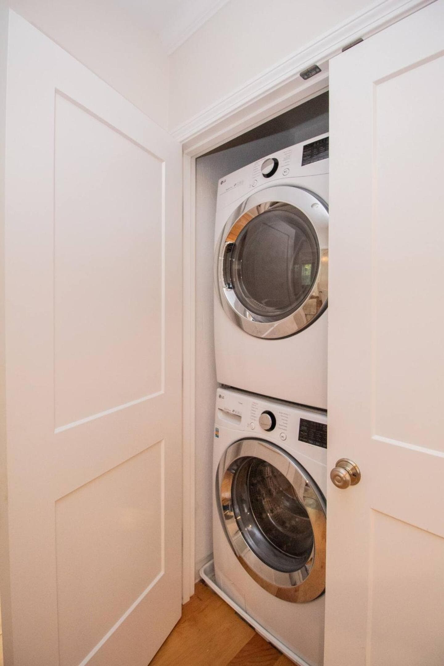 Photograph supplied for Stylish 2BR w Full Kitchen, Laundry & Cen Air