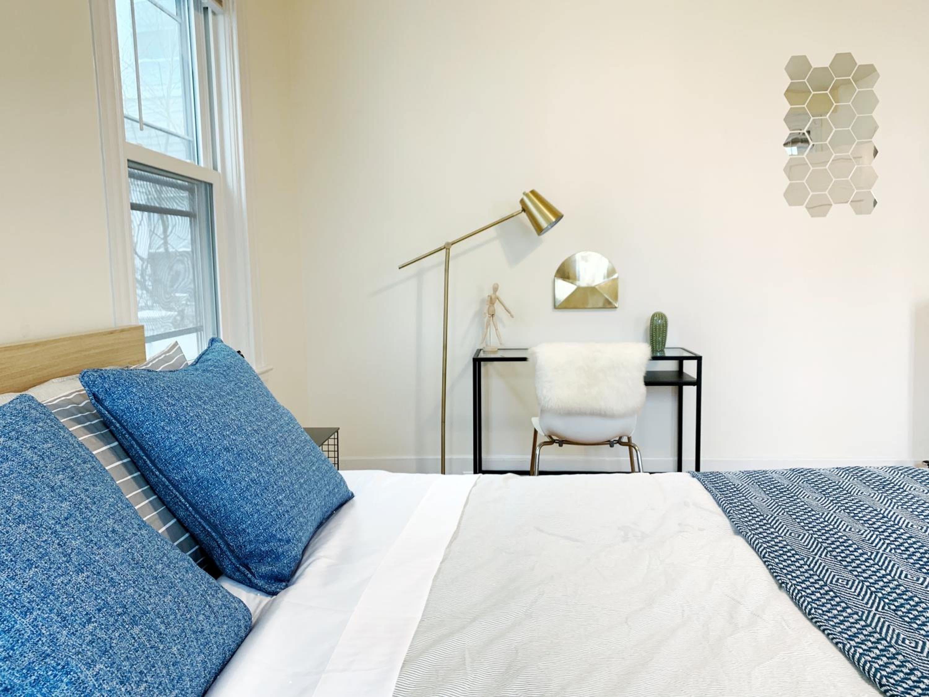 Photograph supplied for Best Location At Harvard University! 4 Bedroom Apartment! Two Units Available!