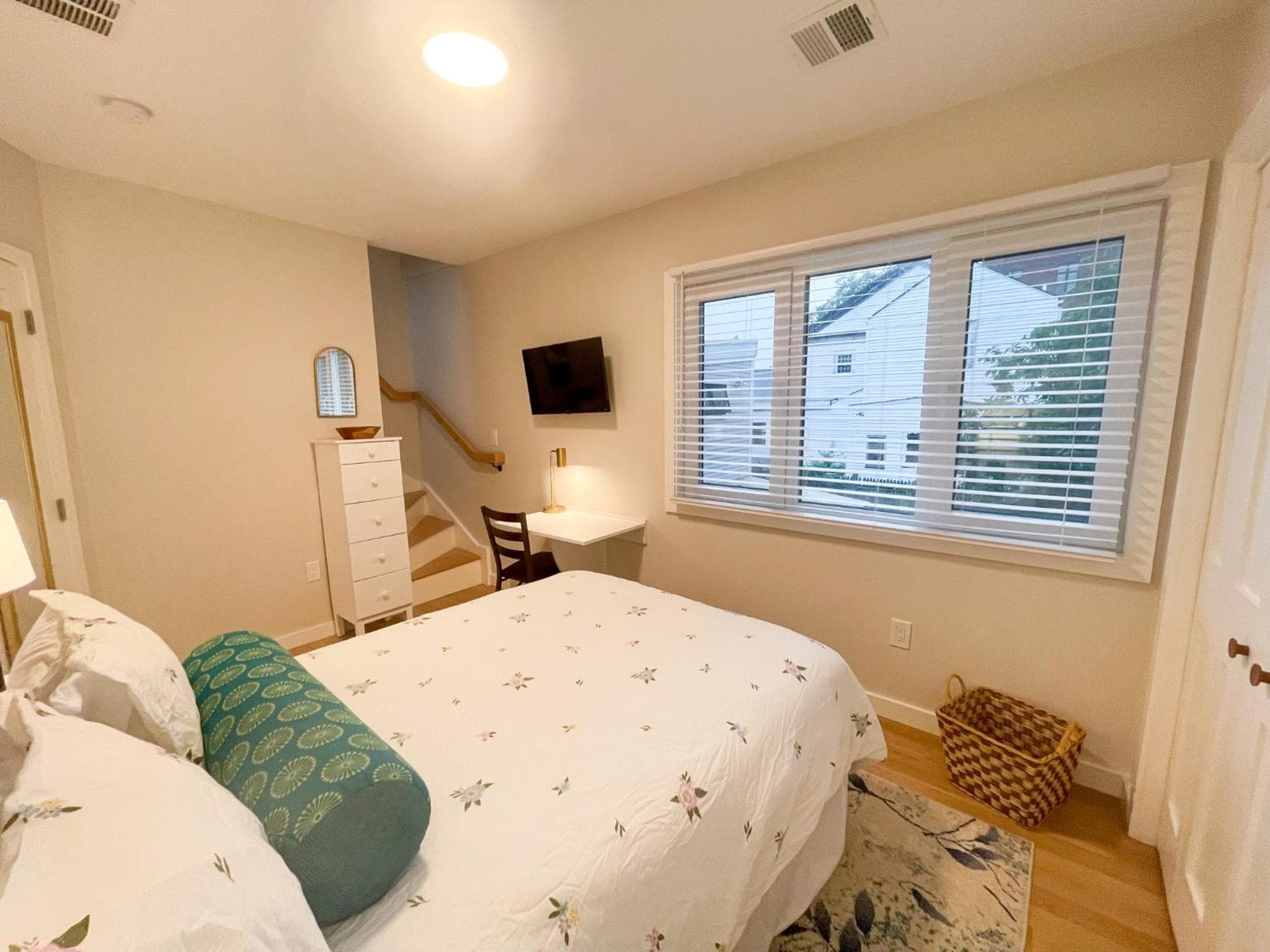 Photograph supplied for Modern 2 bed,2 bath Gem MIT Central Cambridge