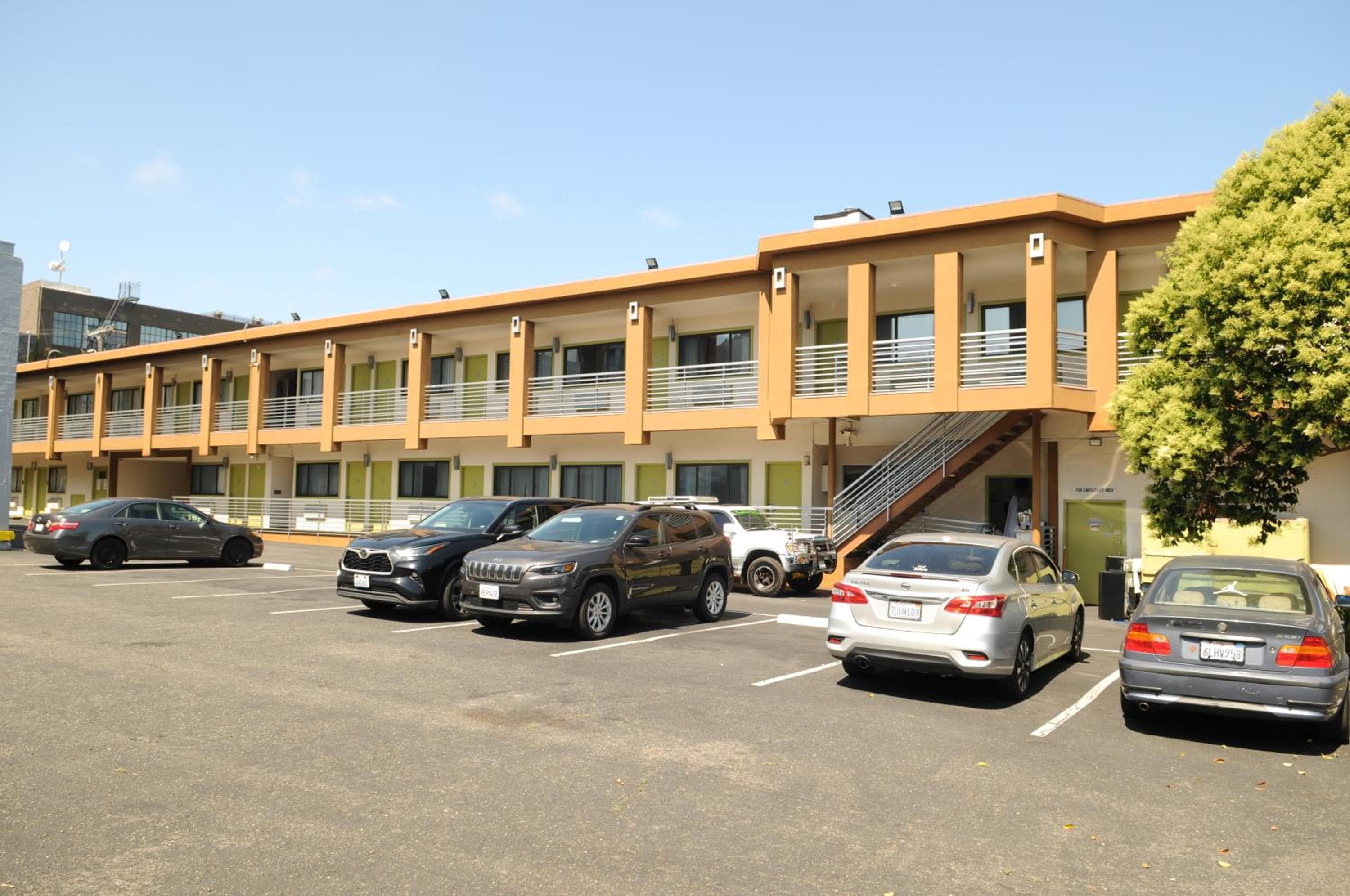 Photograph supplied for Civic Center Motor Inn
