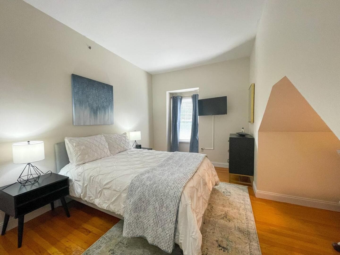 Photograph supplied for 2Bed, 15Bath, Multi-Level Townhouse, Sleeps 6
