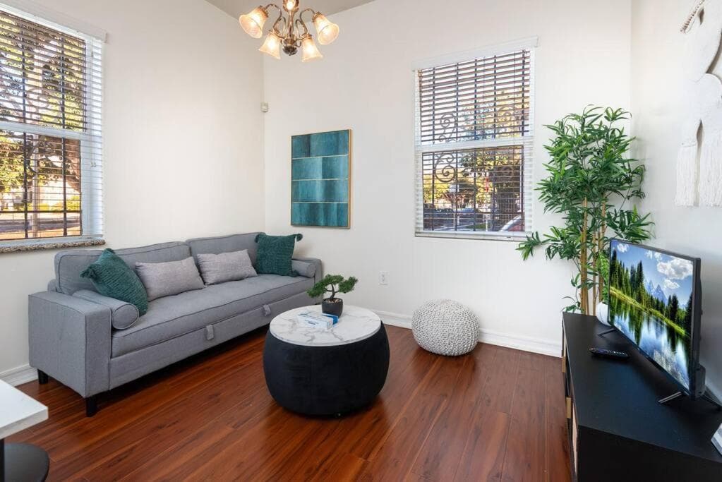 Photograph supplied for Sleek & Upscale: Premier 1-BR Apartment in LA!
