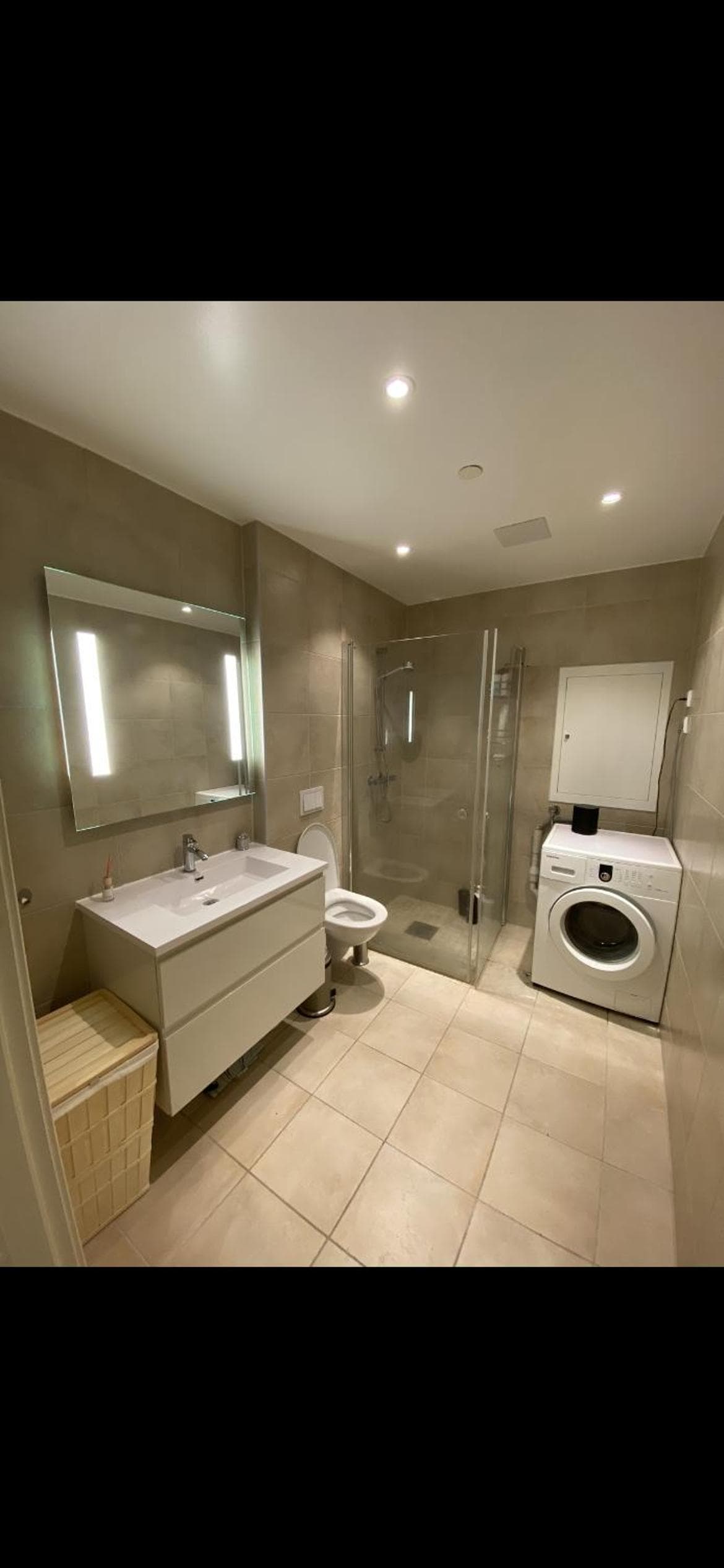 Photograph supplied for Sentral moderne leilighet med to soverom