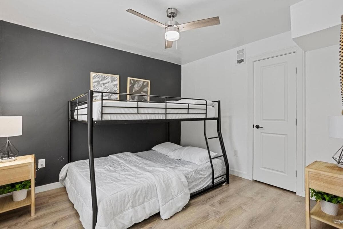 Photograph supplied for HTX Retreat: Sleeps 8, Wi-Fi, Parking, Free Gym