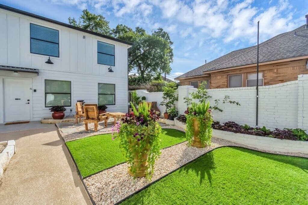 Photograph supplied for HTX Retreat: Sleeps 8, Wi-Fi, Parking, Free Gym