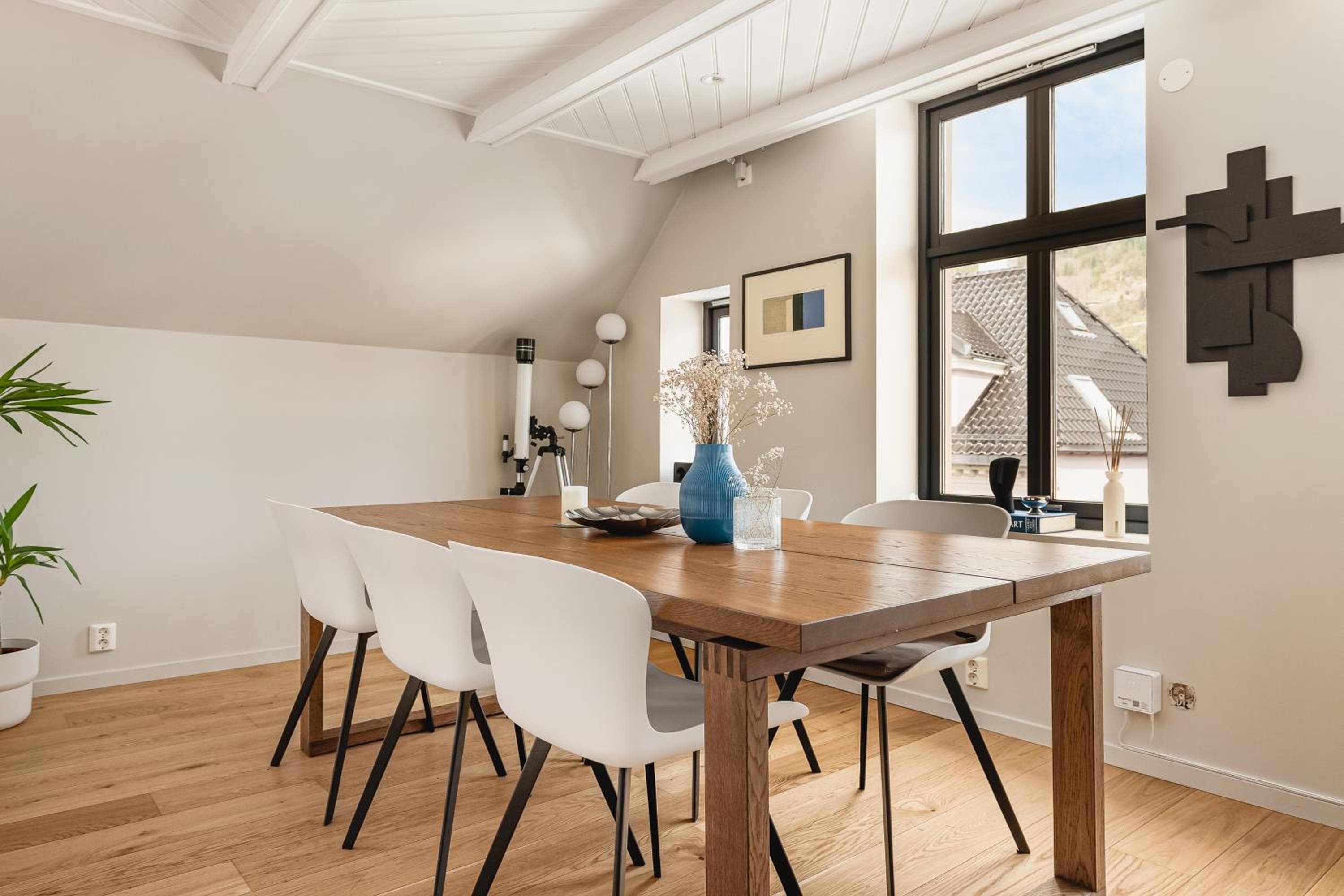 Photograph supplied for Top-floor Apart W/ Private Patio And Work Space
