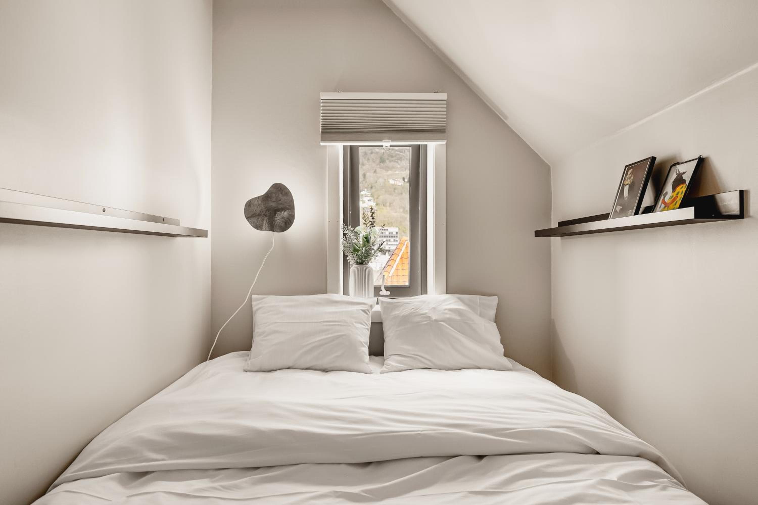 Photograph supplied for Top-floor Apart W/ Private Patio And Work Space