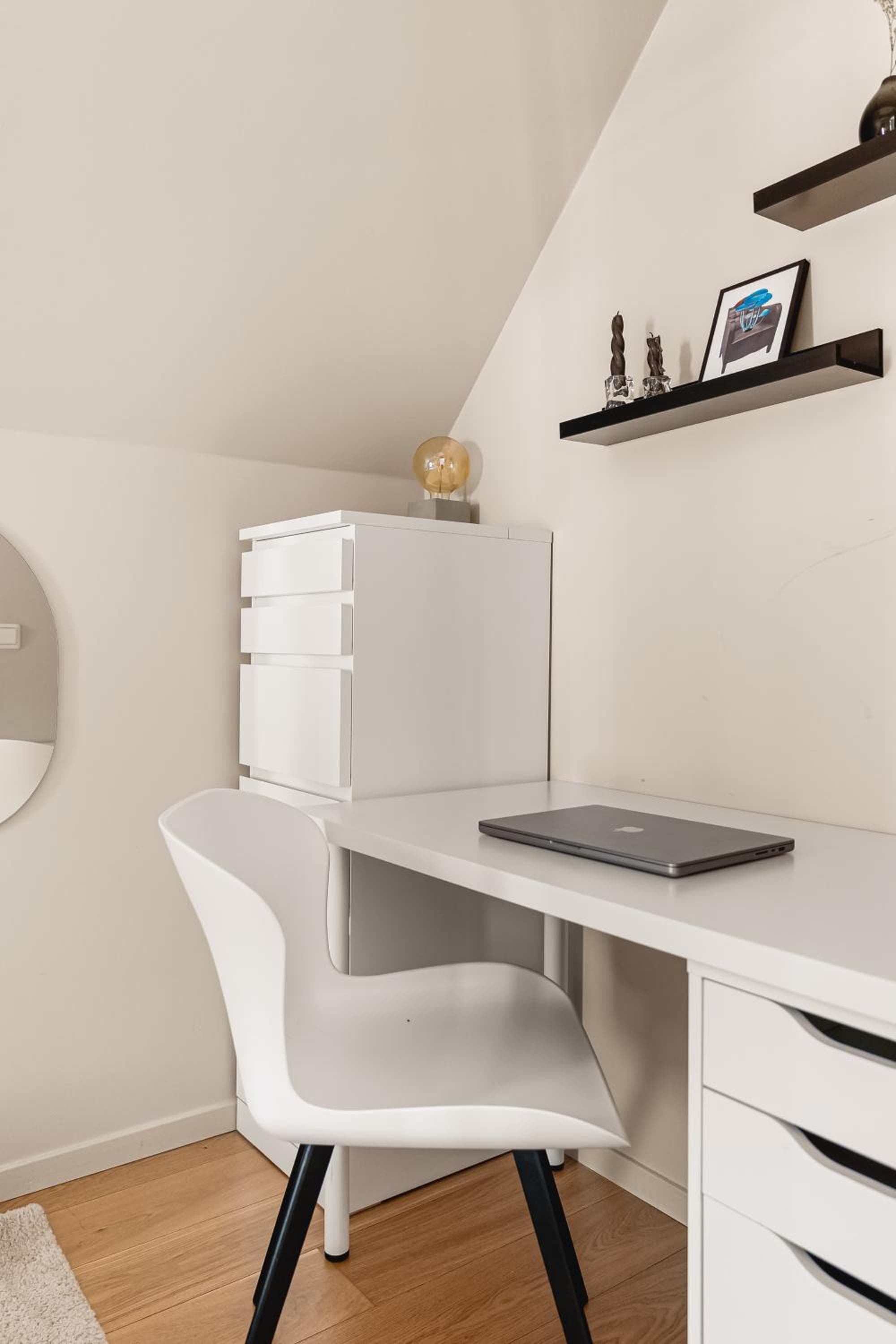 Photograph supplied for Top-floor Apart W/ Private Patio And Work Space