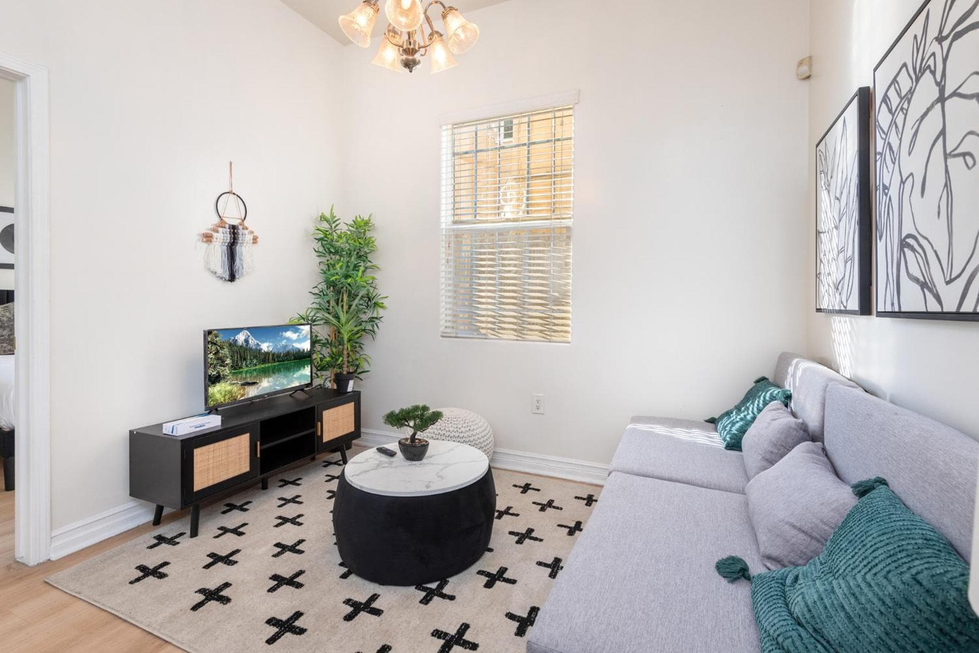 Photograph supplied for Elevated Style and Comfort Splendid 1 BR Apt in LA