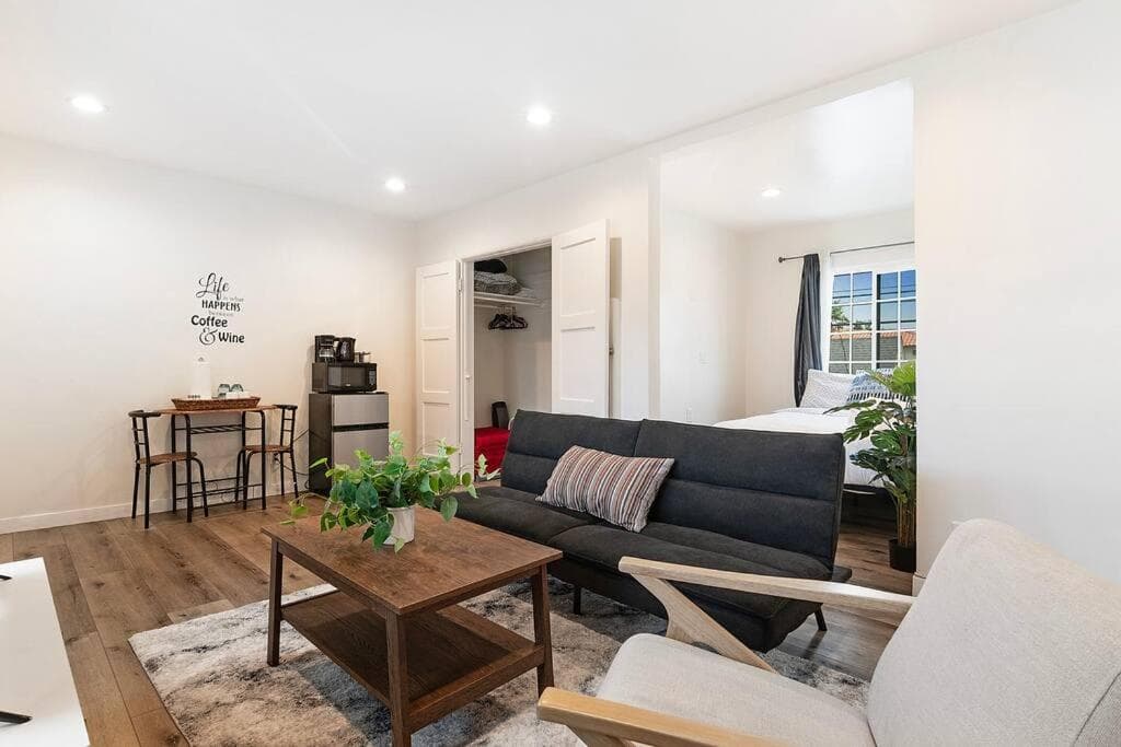 Photograph supplied for Chic Studio in Prime Location
