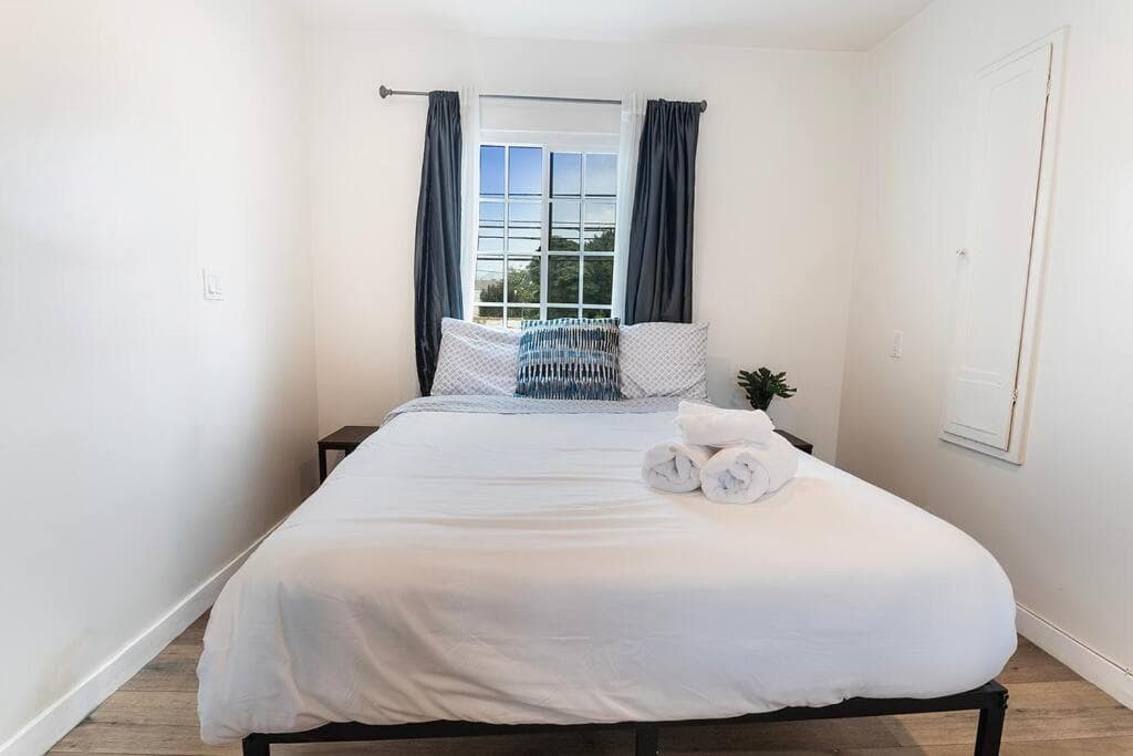 Photograph supplied for Chic Studio in Prime Location