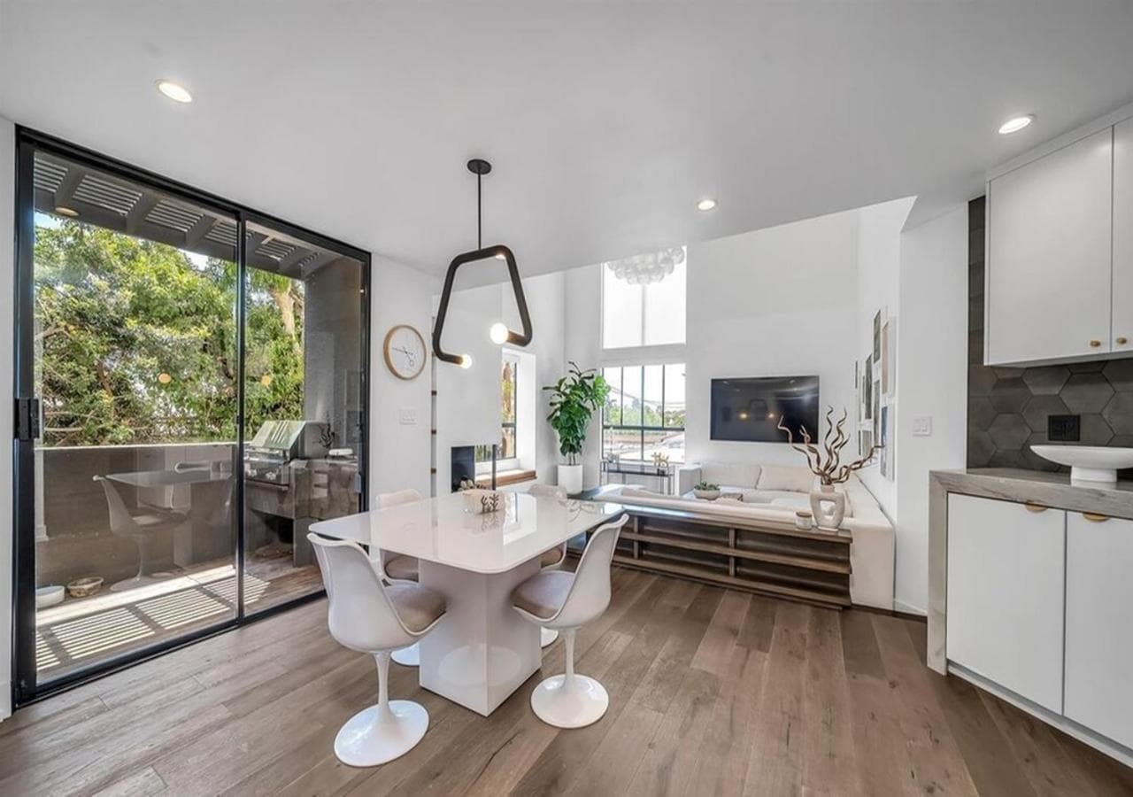 Photograph supplied for Three Bedrooms Top Apartment With Breathtaking Views