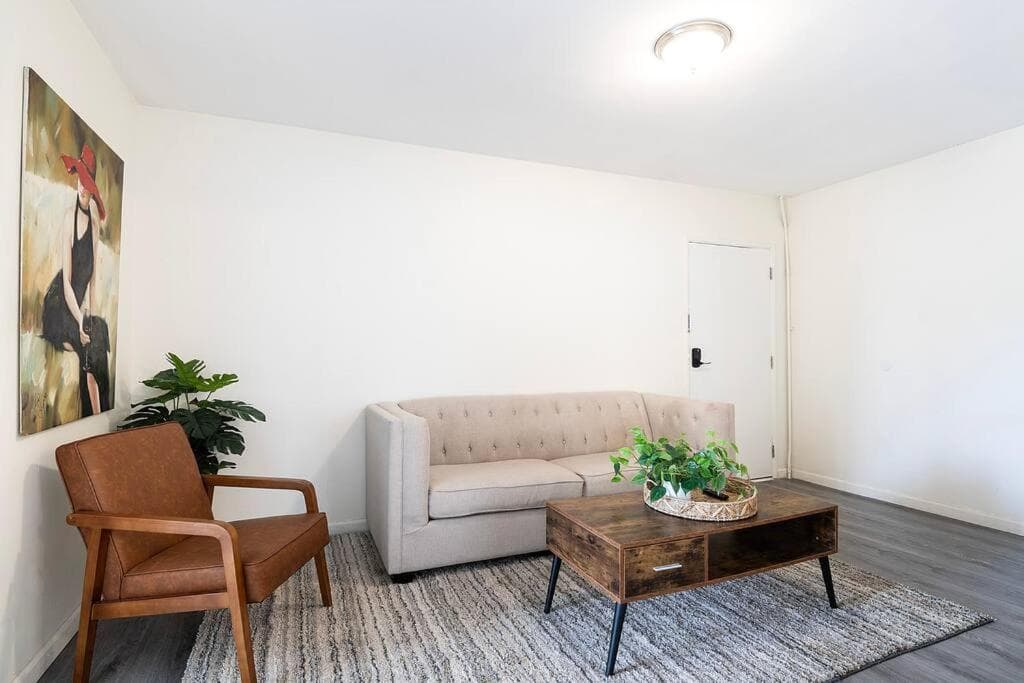 Photograph supplied for Spacious 2BR in Central Location
