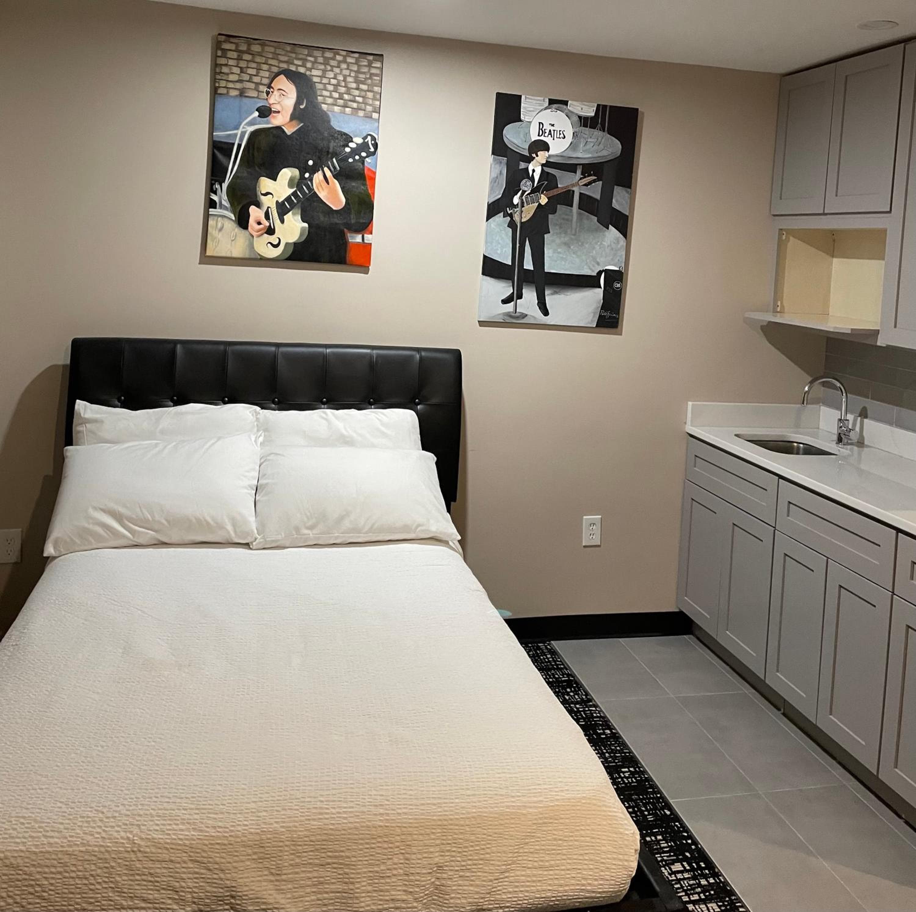 Photograph supplied for Broadway and Main Hotel