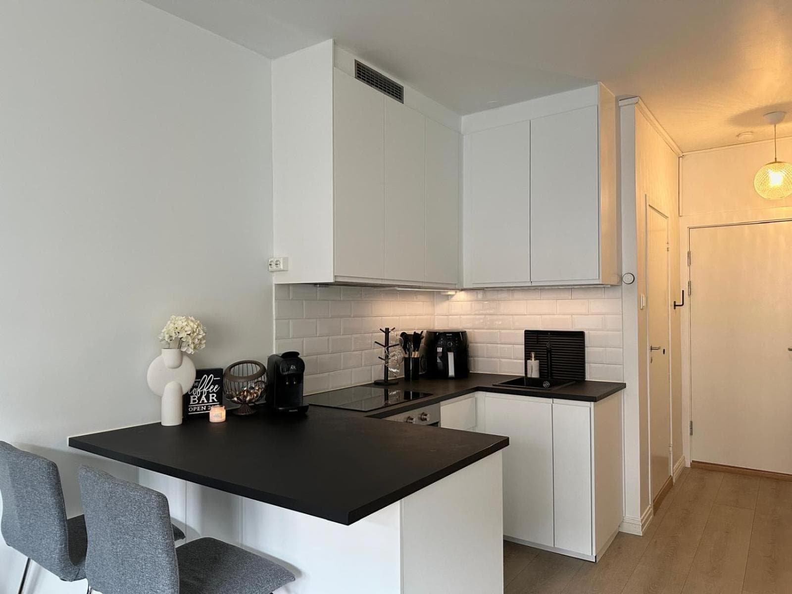 Photograph supplied for Cozy City Studio with free parking