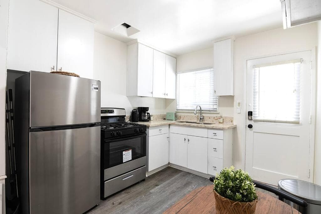 Photograph supplied for Modern 1BR Apartment Hollywood
