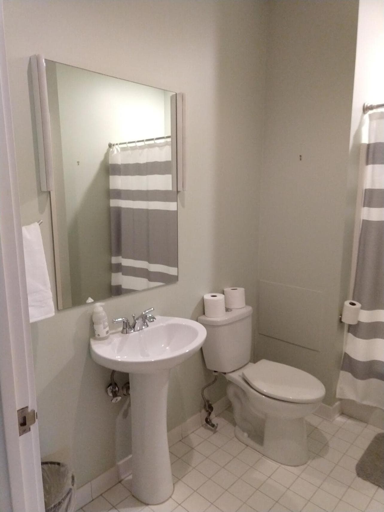 Photograph supplied for Spacious 3br Apt In Grand Old Home, Downtown Durham