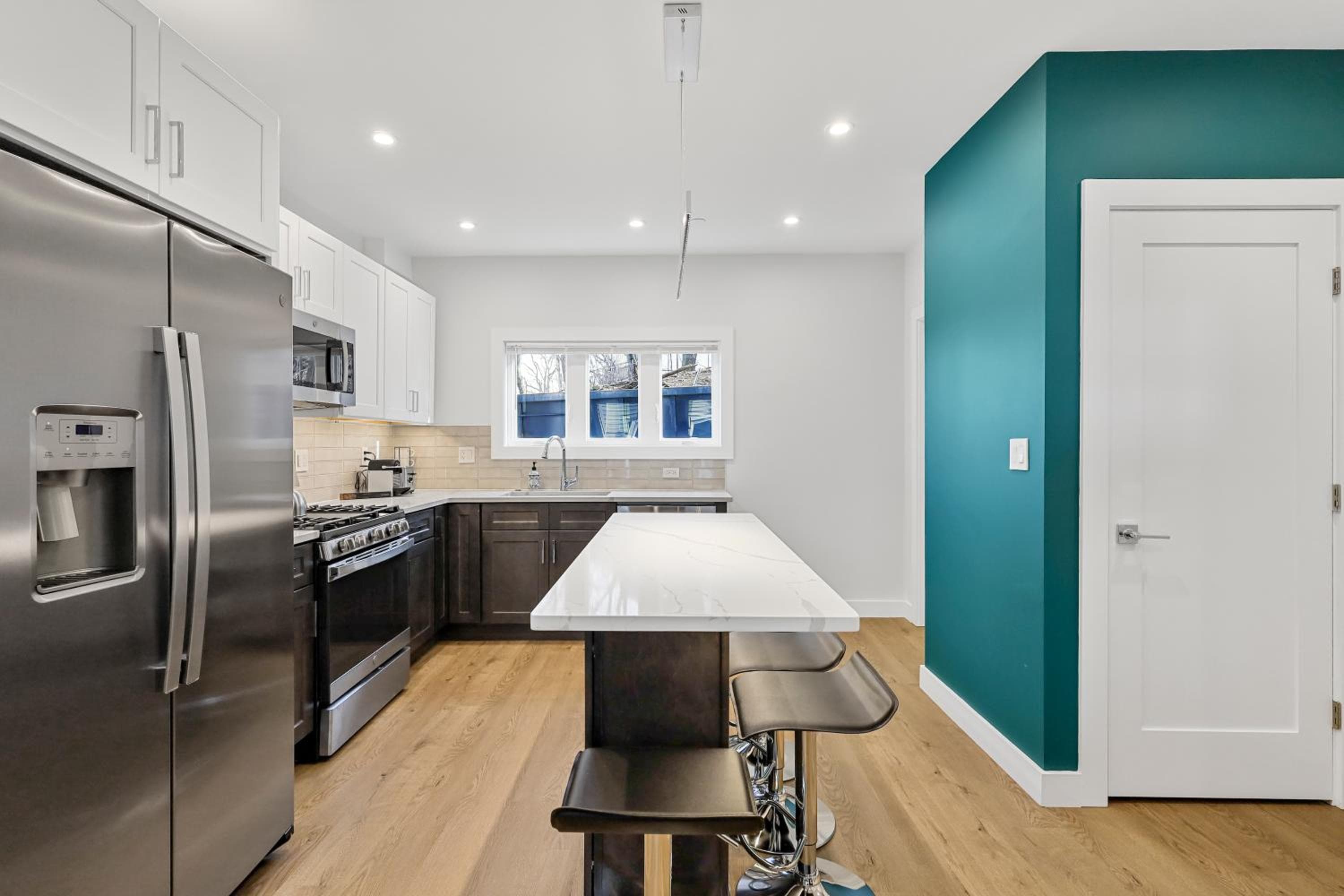 Photograph supplied for 3BR2Bth MIT Harvard TD Garden BOS 2 Parking Spaces