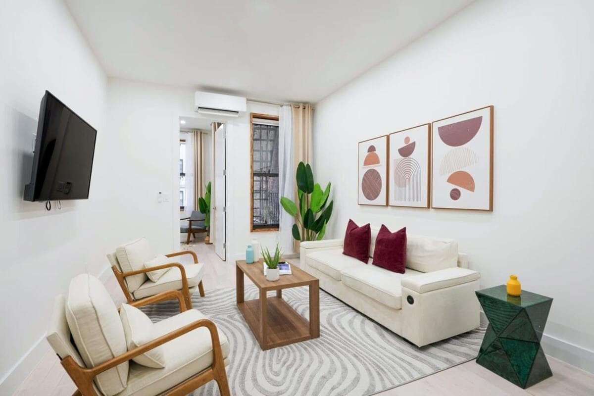 Photograph supplied for 317-1D New 2BR Duplex WD Private Backyard