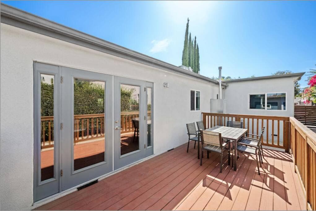 Photograph supplied for Elegant Beverly Hills Estate Sleeps 12